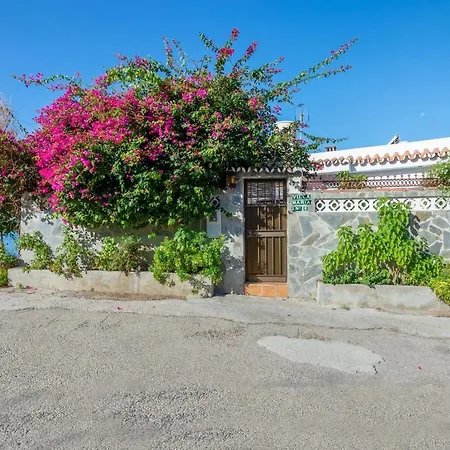 Vakantiehuis Charming House With Sea View, And Private Pool Nerja